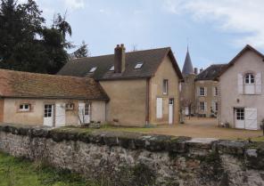 Vue depuis le sud ouest sur les deux communs