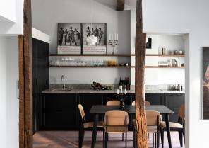 La cuisine vue du séjour