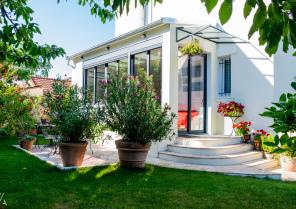 Extension contemporaine d'une cuisine au Raincy