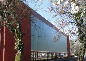  LE CARRÉ ROUGE  SALLE DE SPORTS DANS LE PARC DE BOURRAN À MÉRIGNAC