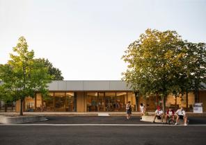 190917_emgbm_cour_maternelle_frontale_ciel.jpg