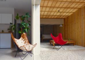 renovation-loft-terrasse-marseille-pergola-contemporaine-claire-voie-fauteui-aa-