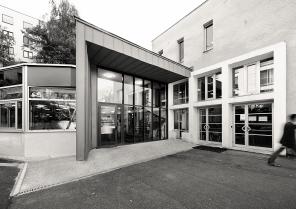 Entrée cafétéria du lycée / Crédits photos : Alessia Loi