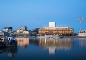 aakingkong-dock_g6_photo_arthur_pequin_1-vue_bassins_a_flot.jpg