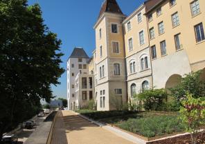 2015-06-ly-antiquaille-fac-est-ext-pierre-detrylevy.jpg