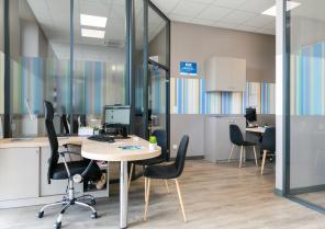 Aménagement d'une agence immobilière dans un local brut à TARNOS