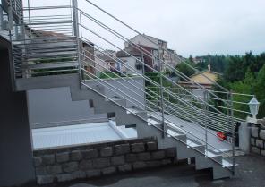 Escalier d'accès piscine