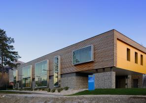 Vue extérieure de la Maison du Territoire © Studio Erick Saillet