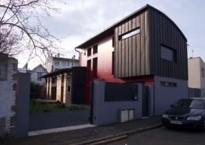 façade sud et pignon sur rue en zinc noir
