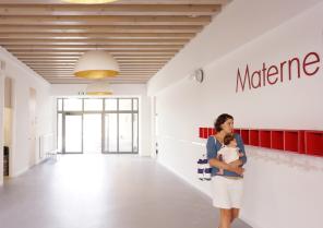 Vue sur le couloir de l'école maternelle
