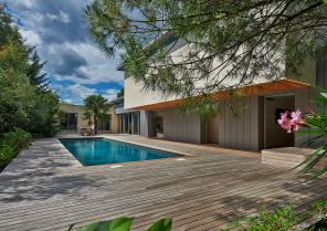 Une habitation connectée à son jardin