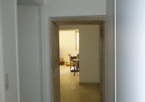 Après travaux, puit de lumière installé dans un dégagement très sombre.