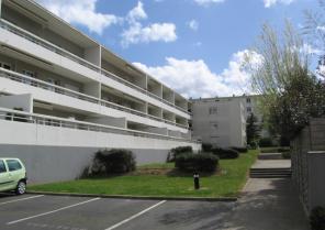 REZÉ-VILLA CURIE-VERS L'EST