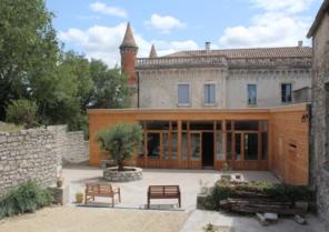 Réhabilitation d'un château en chambres d’hôtes et ses dépendances en gites.