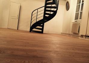 Escalier reliant le séjour aux combles aménagés