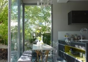 une extension contemporaine ouverte sur le jardin