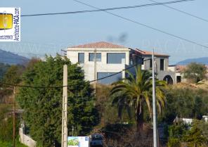maison-contemporaine-saint-laurent-du-var-06-camliti-01.jpg