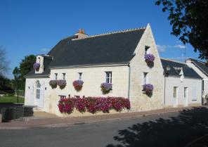 maison_des_jeunes_larcay_001.jpg