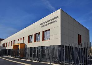 Bâtiment depuis la rue haute