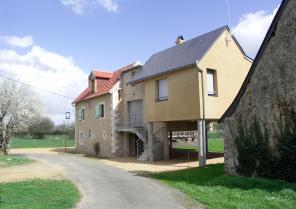 Gîte surélevé dans la vallée de la Sarthe