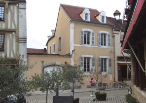 noyers_ancienne_perception_1_-_place_de_lhotel_de_ville_6e5a.jpg