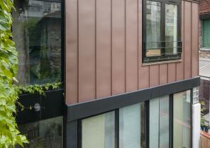 VUE DE L'EXTENSION DEPUIS LA MAISON EXISTANTE