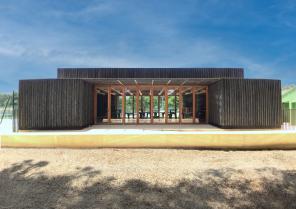 Tennis Club réalisé par l'agence Régis Roudil