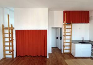 Mezzanine abritant les chambre, bureau et salle de bain