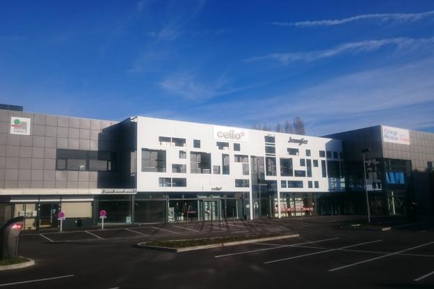 REHABILITATION BATIMENT EN COMMERCES ET BUREAUX A MONTBELIARD 25