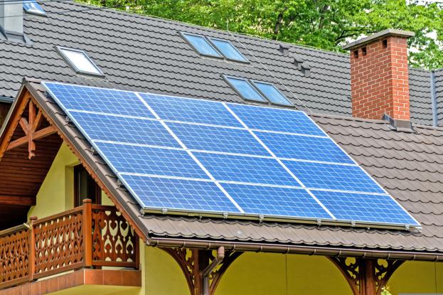Panneaux solaires sur bâtiment existant